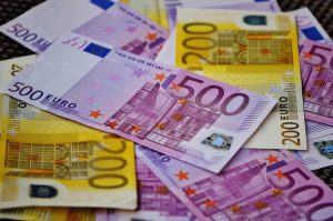 деньги евро купюры доходы