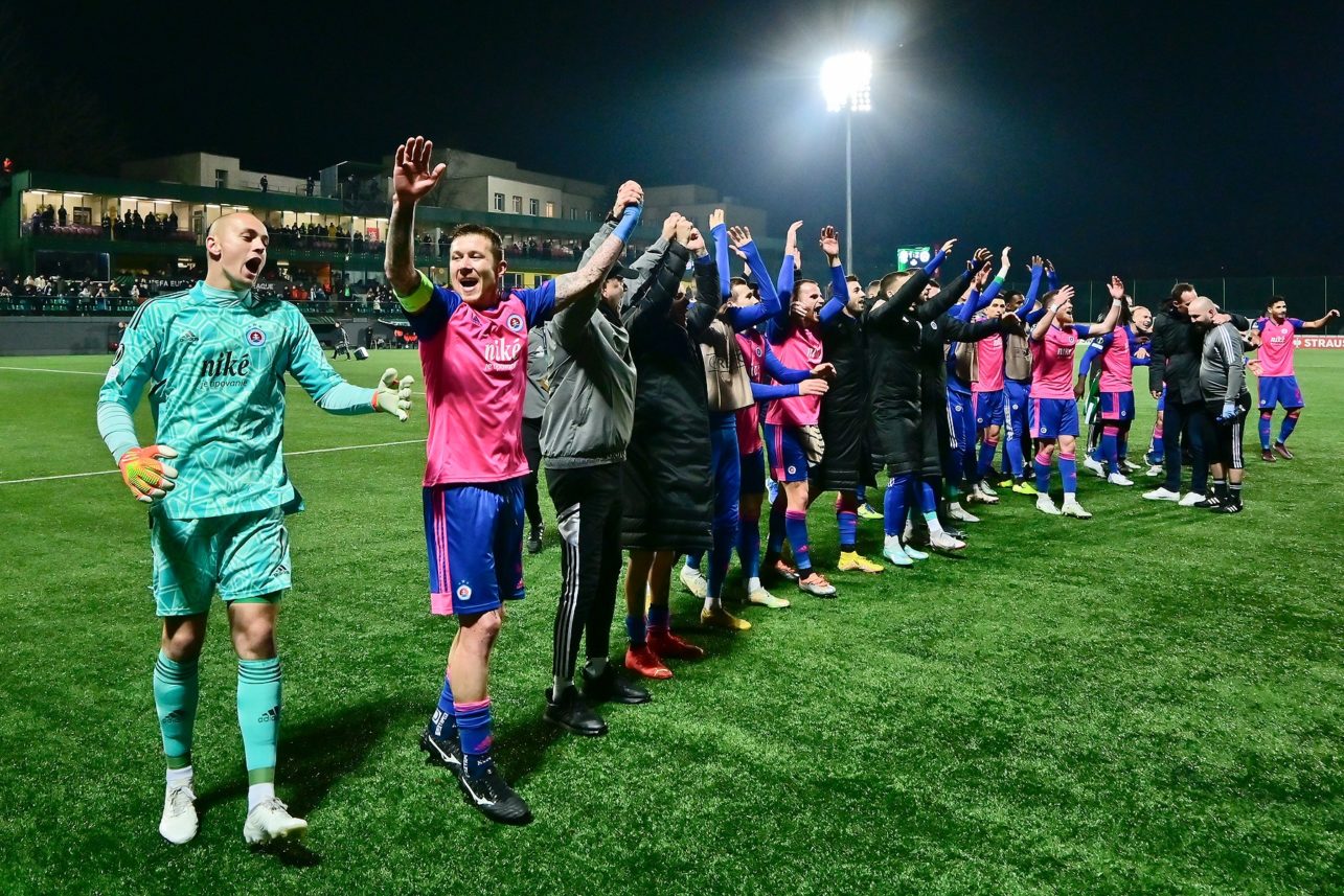 Футболисты "Слована" празднуют выход в 1/8 финала Лиги конференций. Фото ŠK Slovan