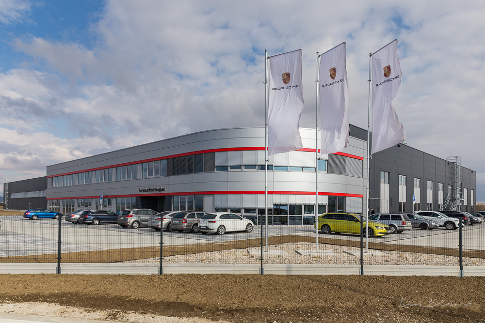 Центр автоматизации и роботизации Porsche в Тренчинском крае. Фото Expensa
