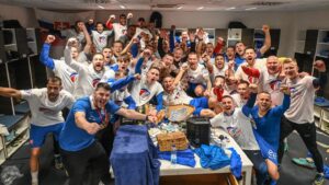 Футболисты сборной Словакии после победы над Исландией, гарантировавшей им участие на Евро-2024