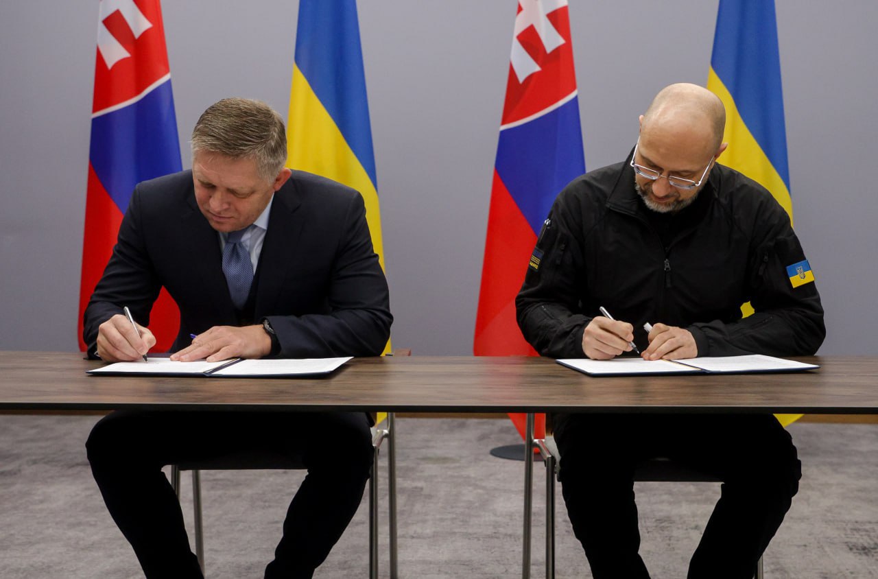 Встреча Роберта Фицо (слева) и Дениса Шмфгаля в Ужгороде 24 января 2024 года. Фото пресс-службы правительства Украины