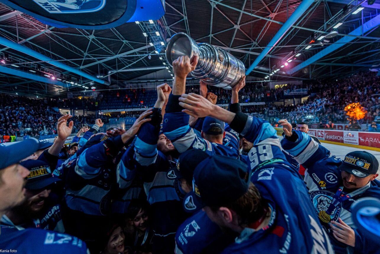 "Нитра" - чемпион Словакии по хоккею в сезоне 2023/2024. Фото Tipos Extraliga
