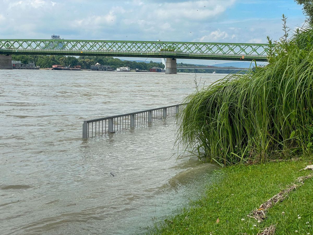 Часть затопленной набережной в Братиславе в начале июня 2024 года. Фото Pravda