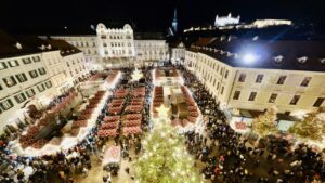 Рождественская ярмарка в Братиславе в 2024 году. Фото со страницы мэра города Матуша Валло в Facebook