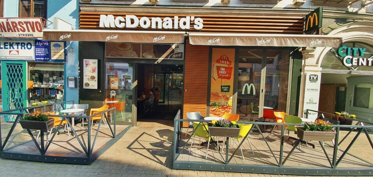 Ресторан McDonald's на Обходной улице в Братиславе. Фото со страницы компании в Facebook