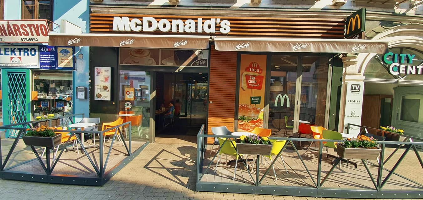 Ресторан McDonald's на Обходной улице в Братиславе. Фото со страницы компании в Facebook