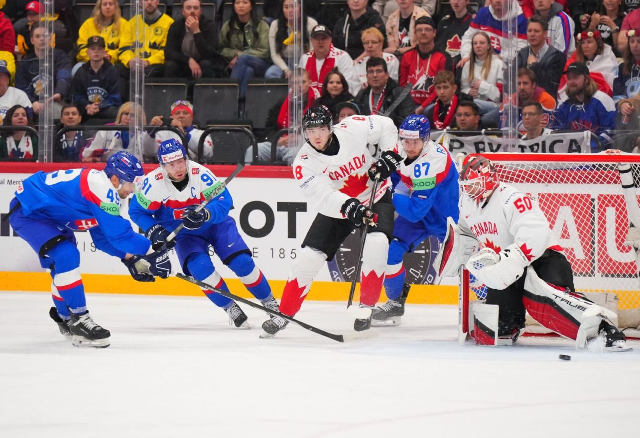 Матч сборных Словакии и Канады на чемпионате мира по хоккею 2025 года в Стокгольме. Фото IIHF