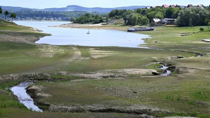 Обмельчавшее водохранилище Домаша в начале июля 2025 года. Фото TASR