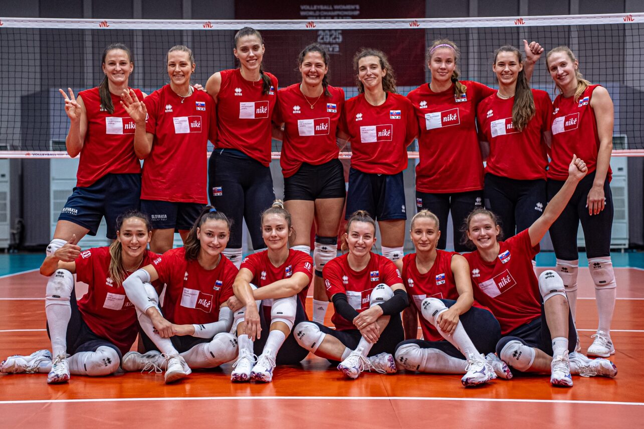 Женская сборная Словакии перед стартом чемпионата мира 2025 года в Таиланде. Фото Slovak Volleyball