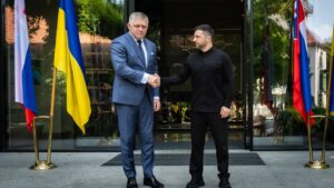Роберт Фицо и Владимир Зеленский на встрече в Ужгороде. Фото пресс-службы правительства Словакии