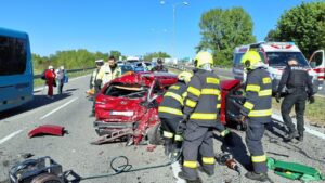 ДТП с автобусом и тремя автомобилями в Пьештянах 26 апреля 2026 года. Фото Hasičský a záchranný zbor﻿