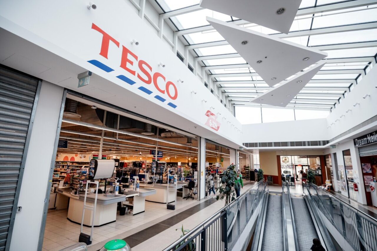 Магазин Tesco в братиславском торговом цеетре Dubravka. Фото OC Dubravka
